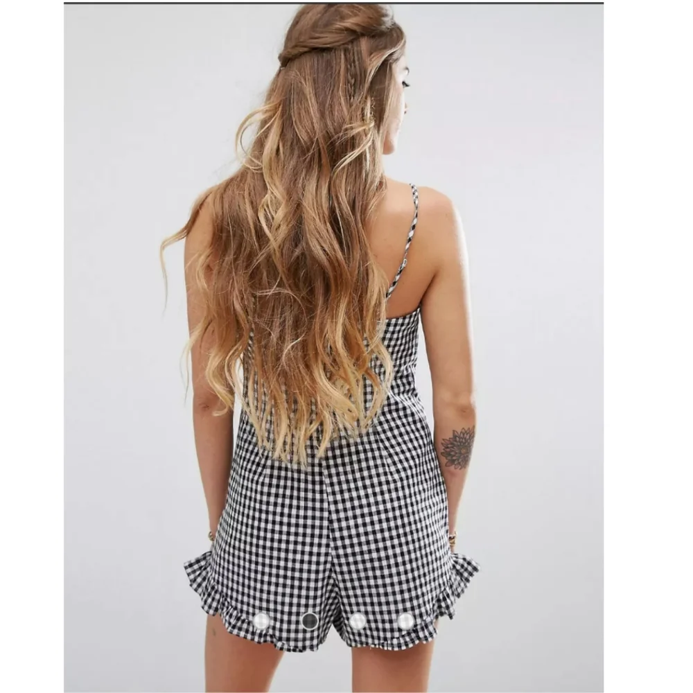 Honey Punch Gingham Romper Black & White Cami Ruffle Hem Size Small - Picture 2 of 12
